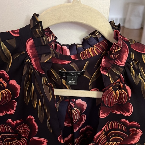 Ann Taylor blouse - Picture 3 of 4